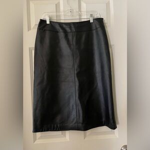 Women’s Anne Klein Black 100% Soft Leather Midi Skirt
Classic timeless size 10